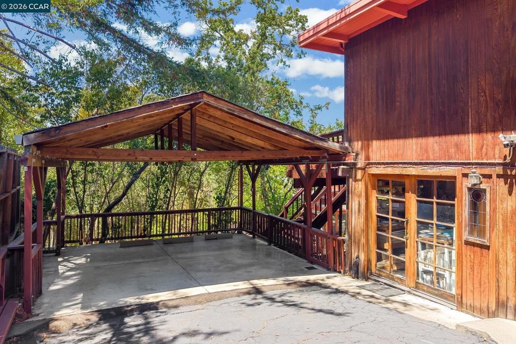 Image 27 of property listing at 890 Holly Hill Dr, Walnut Creek, CA 94596