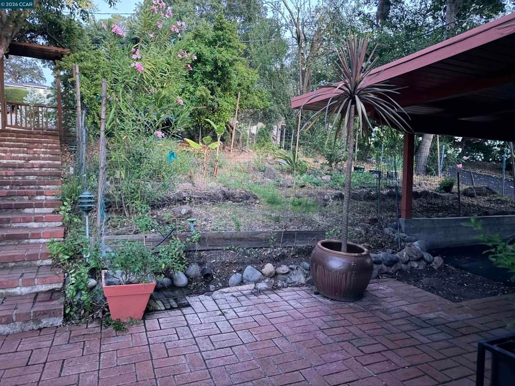 Image 31 of property listing at 890 Holly Hill Dr, Walnut Creek, CA 94596