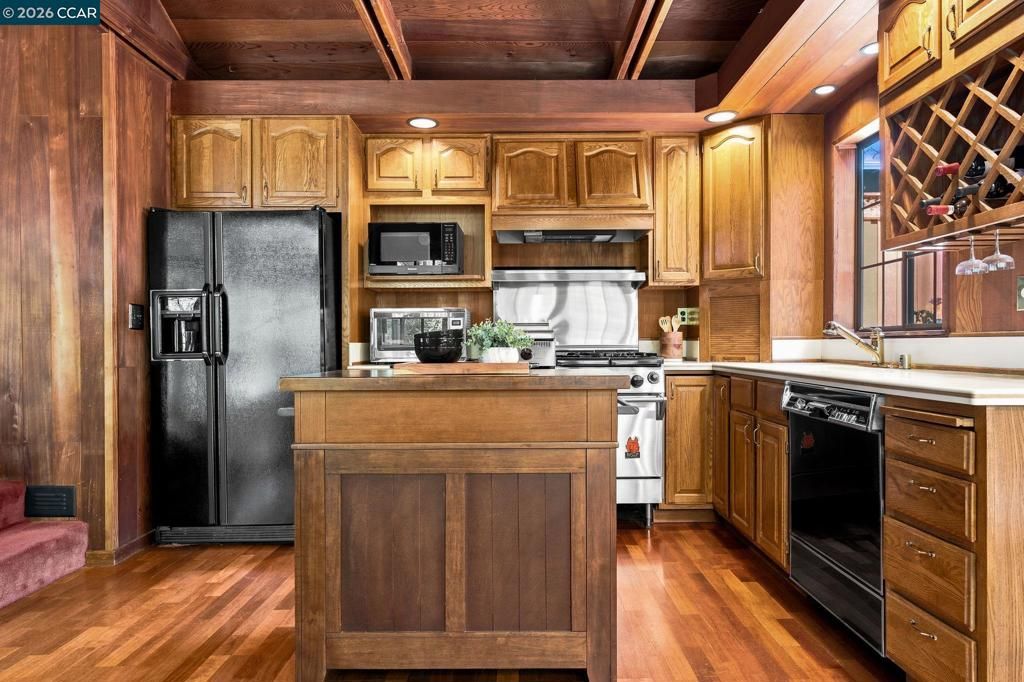Image 5 of property listing at 890 Holly Hill Dr, Walnut Creek, CA 94596
