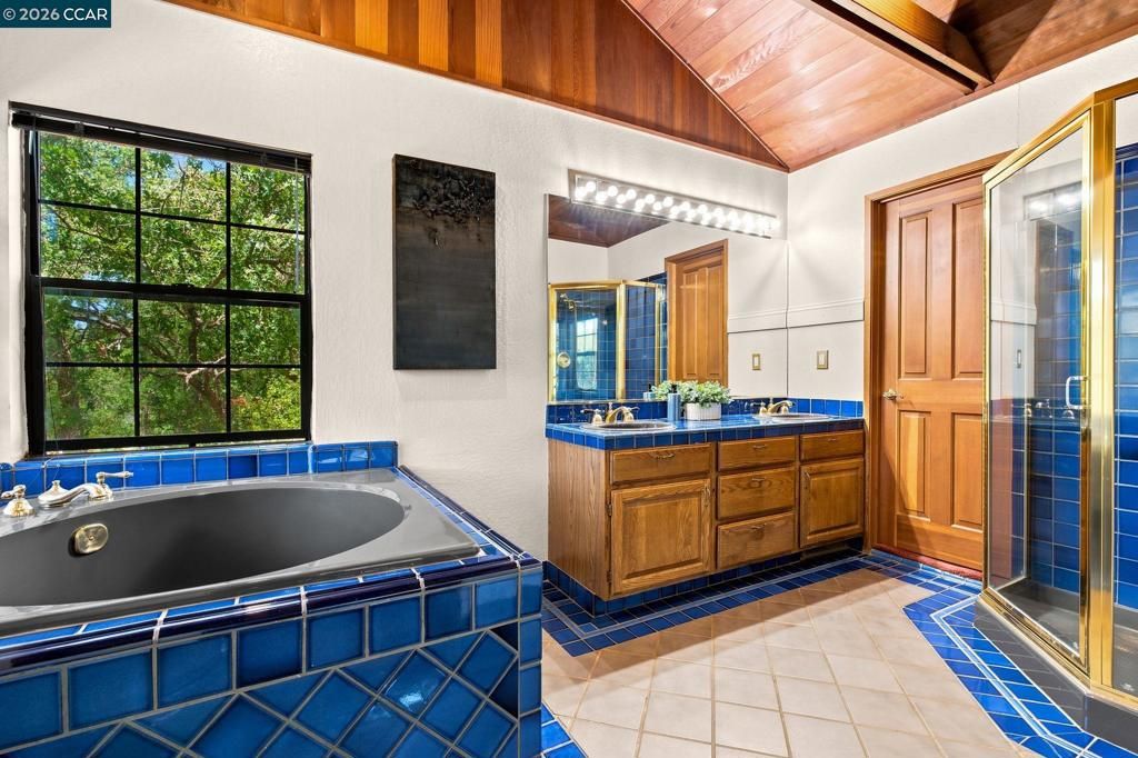 Image 8 of property listing at 890 Holly Hill Dr, Walnut Creek, CA 94596