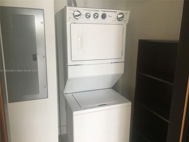 6000 Collins Ave 521, Miami Beach, FL 33140