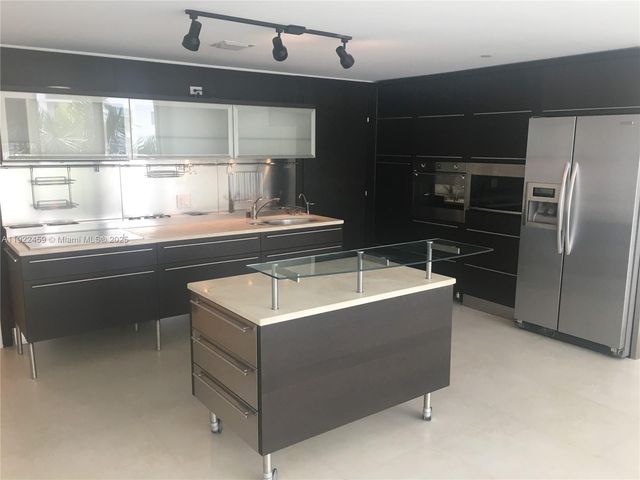 6000 Collins Ave 521, Miami Beach, FL 33140