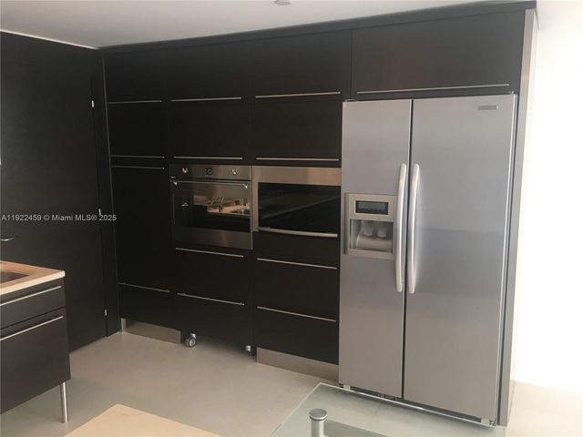 6000 Collins Ave 521, Miami Beach, FL 33140