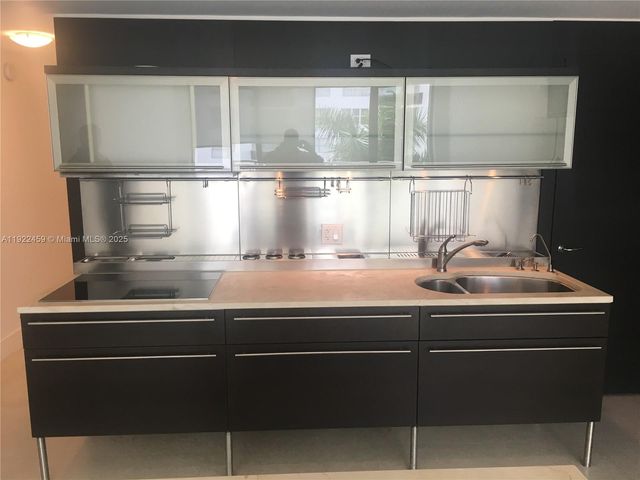 6000 Collins Ave 521, Miami Beach, FL 33140