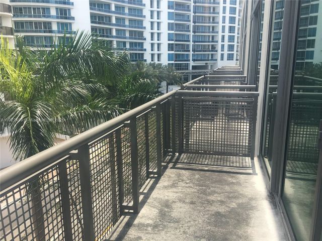 6000 Collins Ave 521, Miami Beach, FL 33140