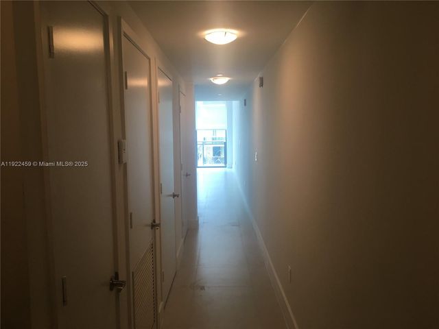 6000 Collins Ave 521, Miami Beach, FL 33140