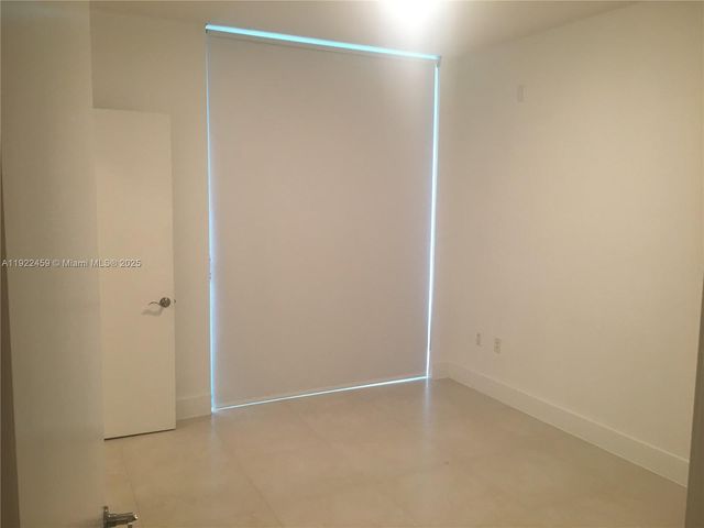 6000 Collins Ave 521, Miami Beach, FL 33140