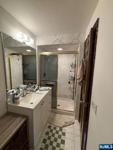 405 Pine Hill Road, Leonia, NJ 07605