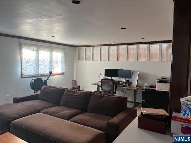 405 Pine Hill Road, Leonia, NJ 07605