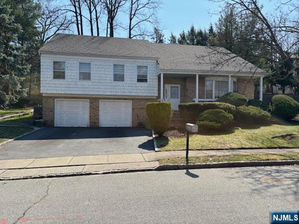 405 Pine Hill Road, Leonia, NJ 07605