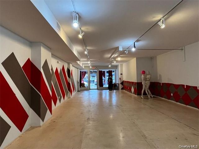 5 Bond Street 1, Great Neck, NY 11021