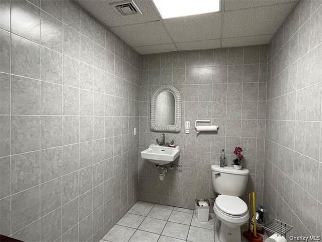5 Bond Street 1, Great Neck, NY 11021