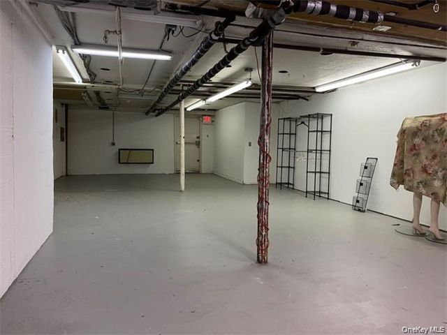 5 Bond Street 1, Great Neck, NY 11021
