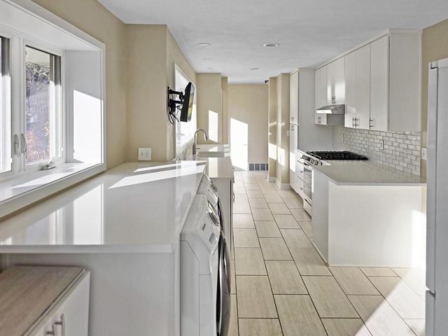 323 Ridge ROAD, Lake Geneva, WI 53147