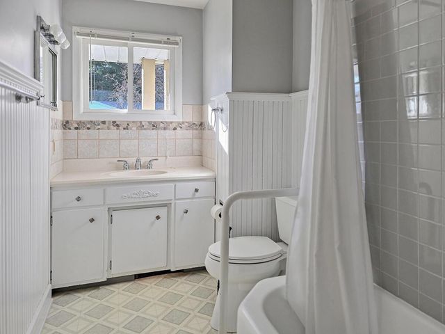 323 Ridge ROAD, Lake Geneva, WI 53147