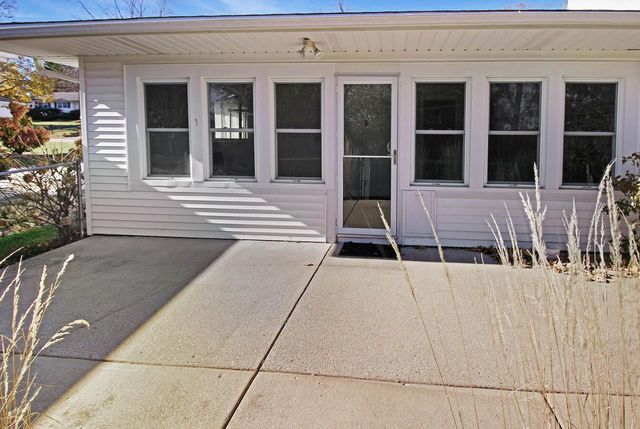 323 Ridge ROAD, Lake Geneva, WI 53147