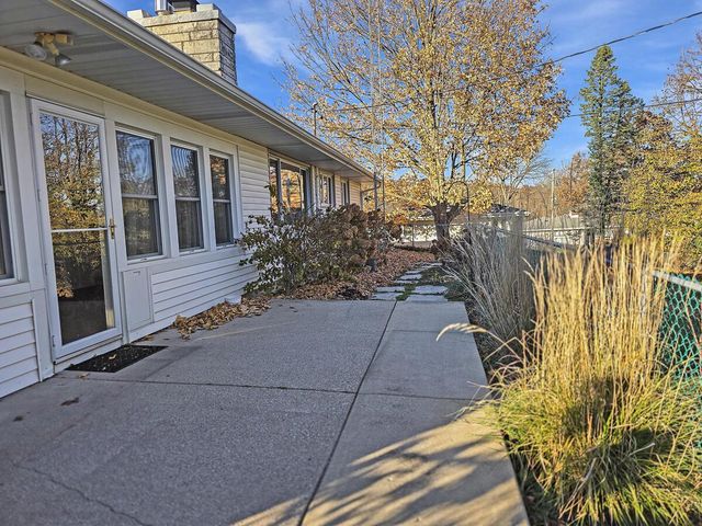 323 Ridge ROAD, Lake Geneva, WI 53147