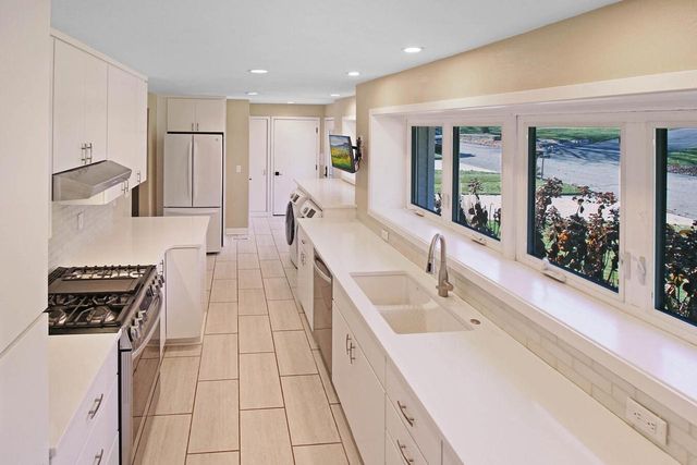 323 Ridge ROAD, Lake Geneva, WI 53147