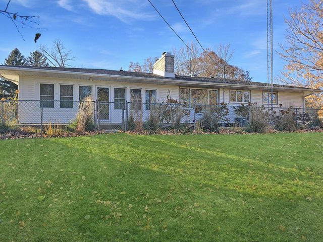 323 Ridge ROAD, Lake Geneva, WI 53147