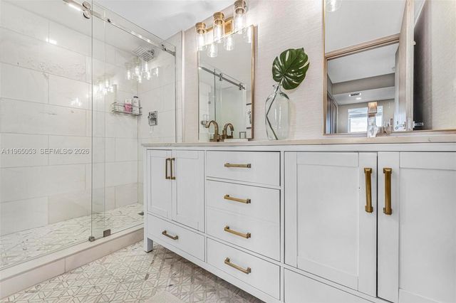 5001 Collins Ave 16A, Miami Beach, FL 33140