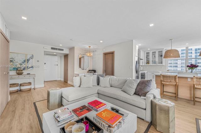 5001 Collins Ave 16A, Miami Beach, FL 33140