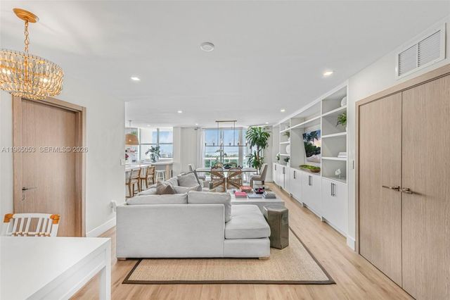 5001 Collins Ave 16A, Miami Beach, FL 33140