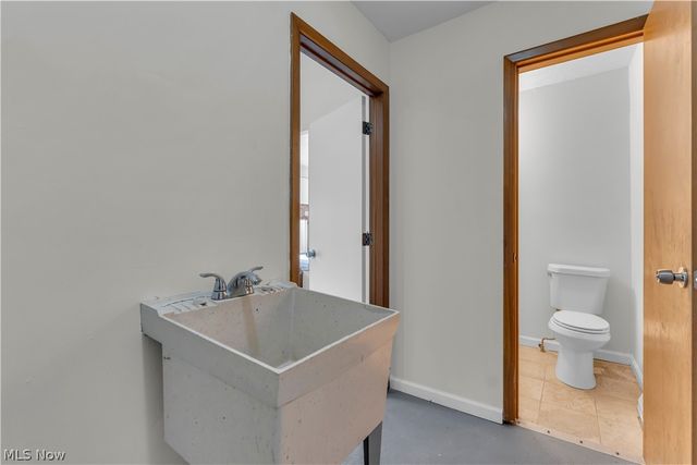 2540 Charney Road, University Heights, OH 44118