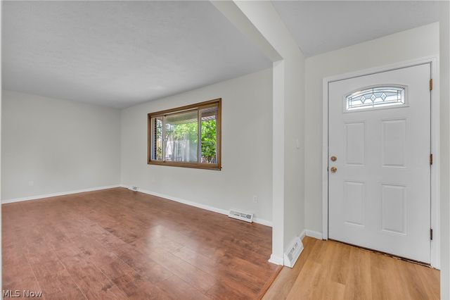 2540 Charney Road, University Heights, OH 44118