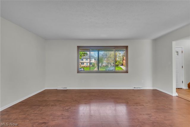 2540 Charney Road, University Heights, OH 44118