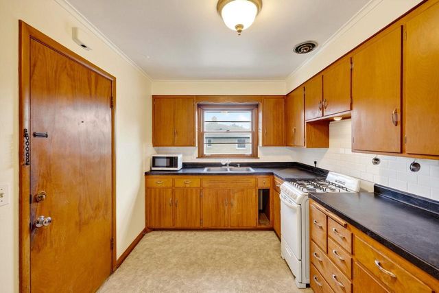 914 High Street, Madison, WI 53715