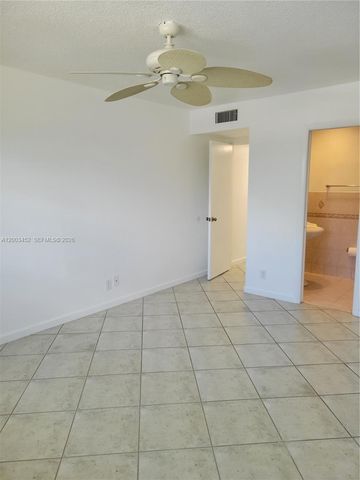 1821 NE 40th Court 302, Pompano Beach, FL 33064