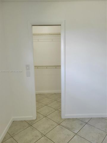 1821 NE 40th Court 302, Pompano Beach, FL 33064