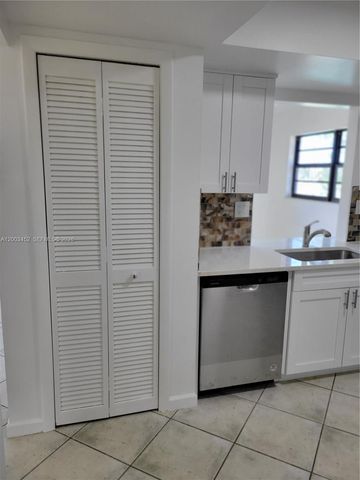 1821 NE 40th Court 302, Pompano Beach, FL 33064