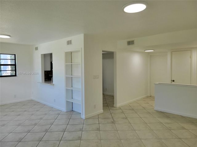 1821 NE 40th Court 302, Pompano Beach, FL 33064
