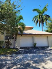 1821 NE 40th Court 302, Pompano Beach, FL 33064