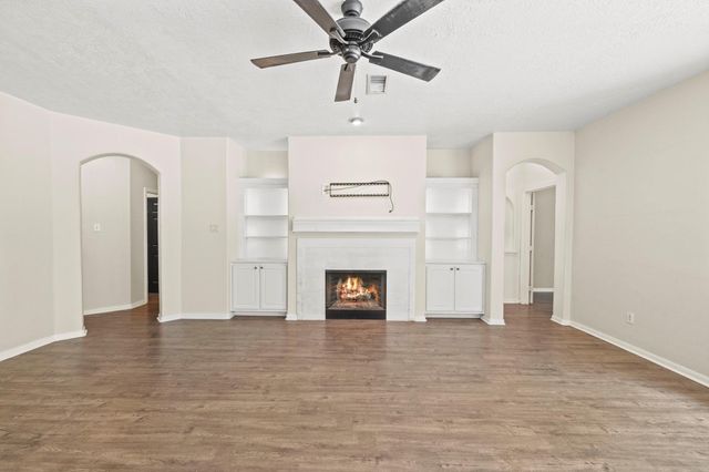 54 Wrens Song Place, The Woodlands, TX 77382