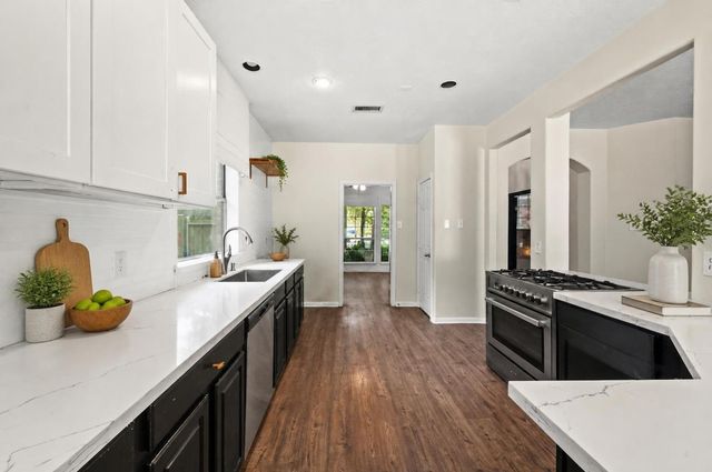 54 Wrens Song Place, The Woodlands, TX 77382