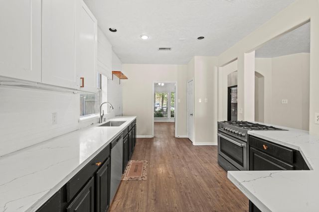 54 Wrens Song Place, The Woodlands, TX 77382