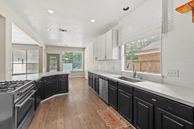 54 Wrens Song Place, The Woodlands, TX 77382