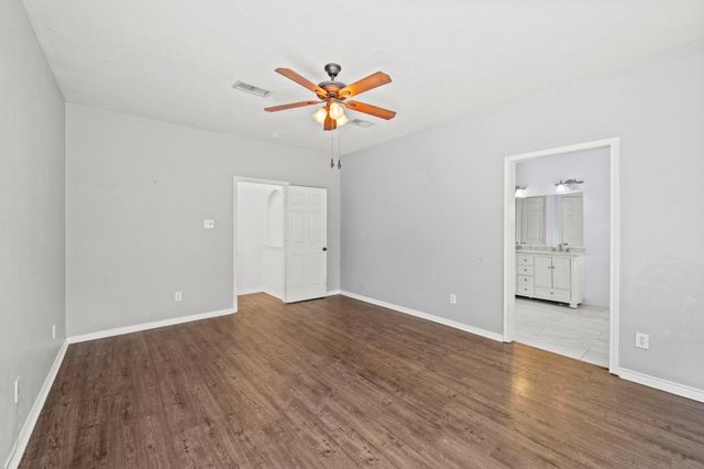 54 Wrens Song Place, The Woodlands, TX 77382