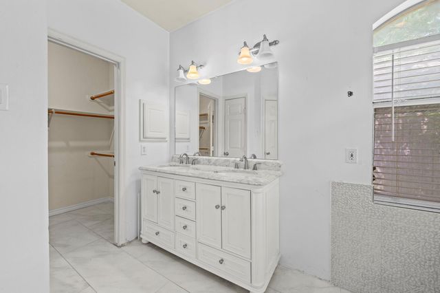 54 Wrens Song Place, The Woodlands, TX 77382