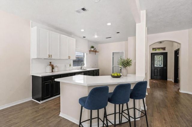 54 Wrens Song Place, The Woodlands, TX 77382