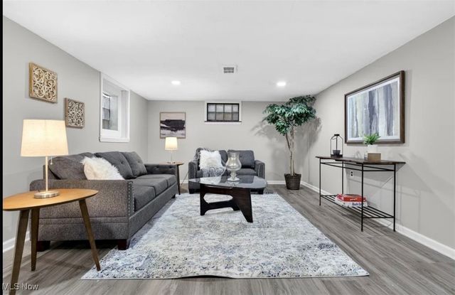 627 Greenwood Avenue, Akron, OH 44320