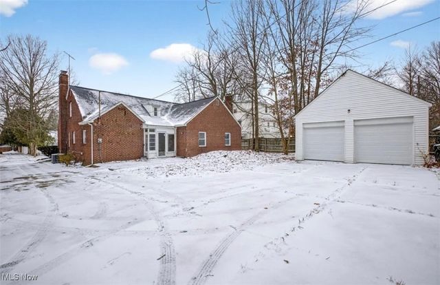 627 Greenwood Avenue, Akron, OH 44320