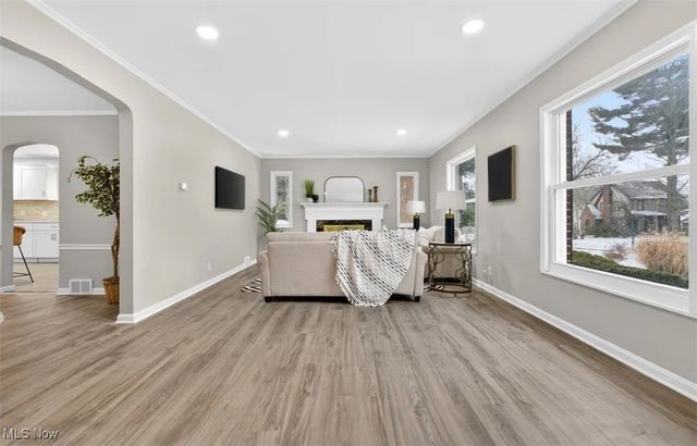 627 Greenwood Avenue, Akron, OH 44320