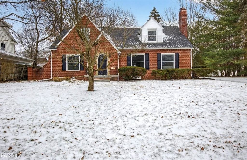 627 Greenwood Avenue, Akron, OH 44320