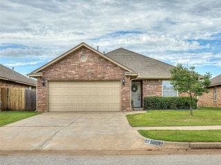 10712 SW 33rd Terrace, Yukon, OK 73099