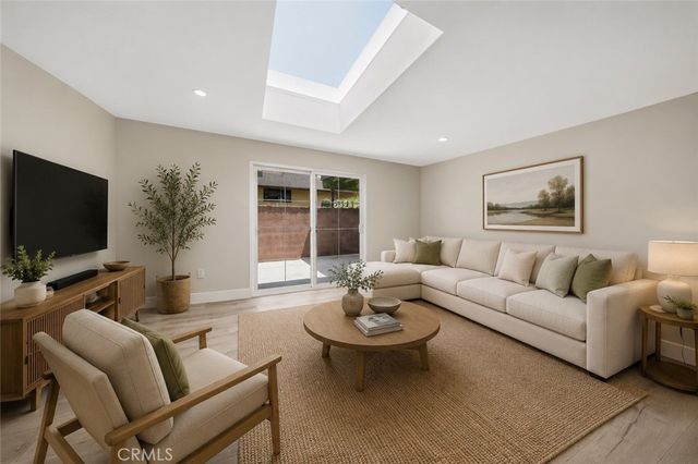 10227 Mcvine, Sunland, CA 91040