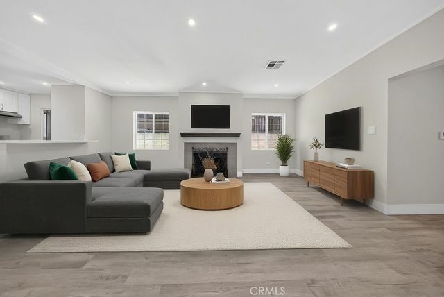10227 Mcvine, Sunland, CA 91040