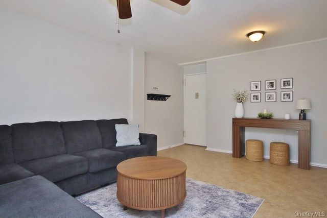 25 Stewart Place 412, Mount Kisco, NY 10549